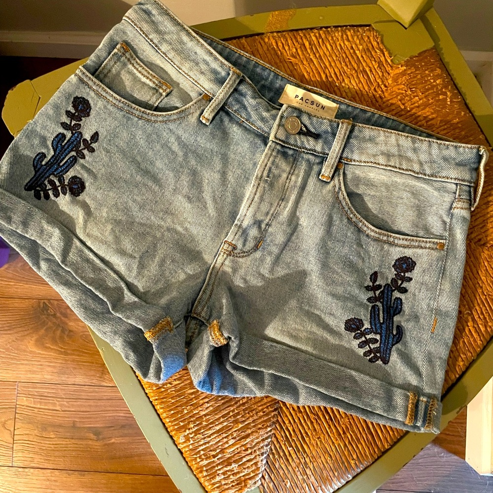 10 DOLLAR SALE ON EVERYTHING: Adorable Embroidered Cactus shorts